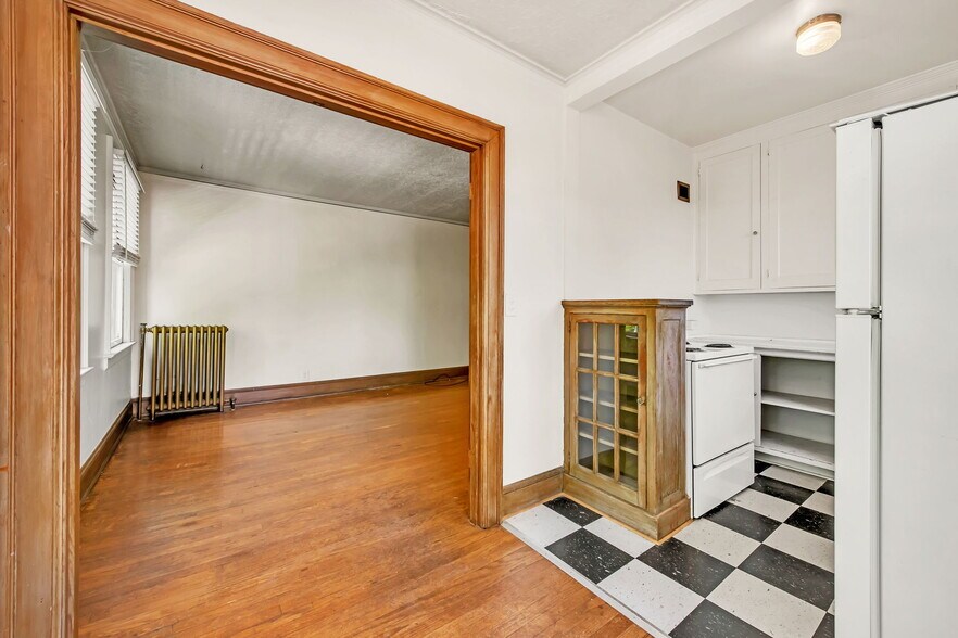 More Photos Of 1323 NW 23rd Ave, Portland Apartments For Sale