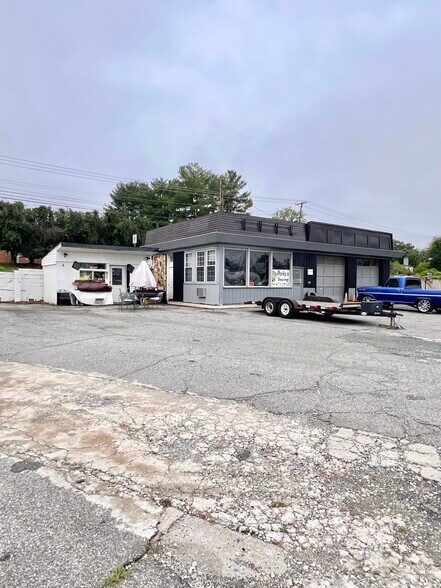 More Photos Of 3648 S Amherst Hwy, Madison Heights Flex For Sale