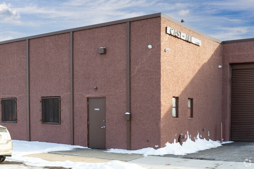 More Photos Of 235 Liberty Ave, Mineola Warehouse For Lease