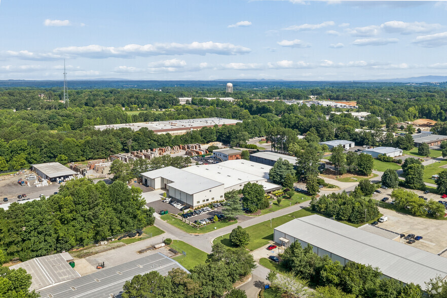 More Photos Of 2470-2480 Industrial Park Blvd, Cumming Warehouse For Sale
