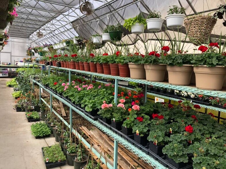 More Photos Of 117 2nd SE st, De Smet Garden Center For Sale