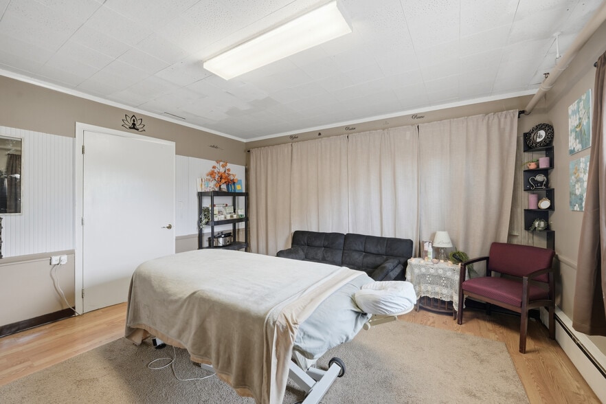 More Photos Of 46 Main Rd, Montgomery General Retail For Sale