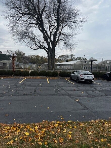 More Photos Of 2640 N Main St, Rockford Garden Center For Sale