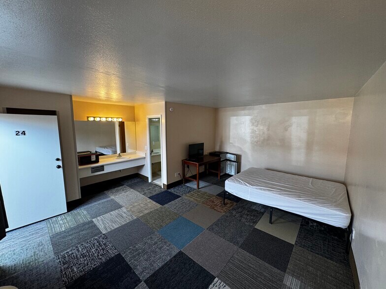 More Photos Of 960 N 3rd St, Laramie Hotel For Sale
