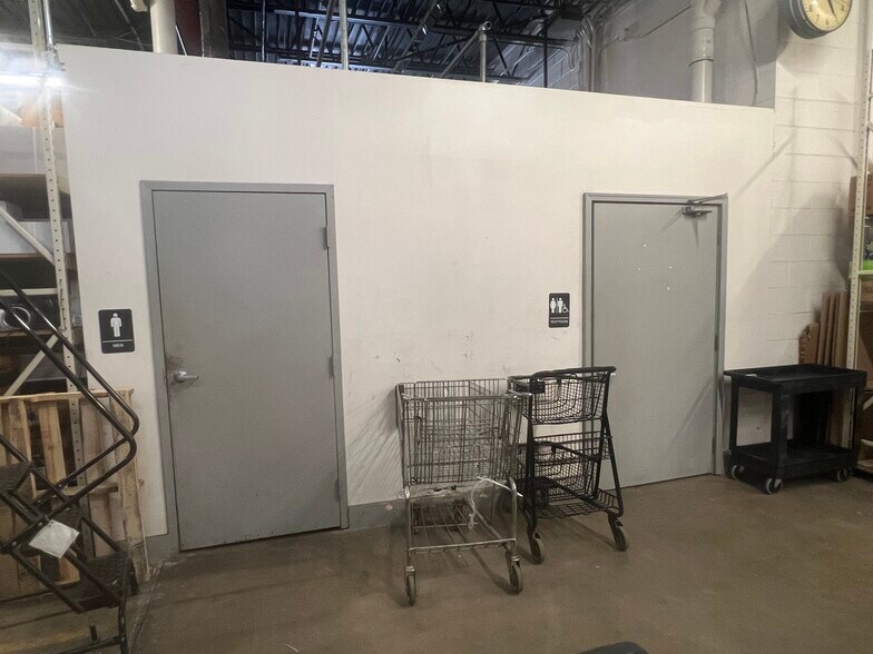 More Photos Of 1032-1034 Saw Mill Run Blvd W, Pittsburgh Light Manufacturing For Lease