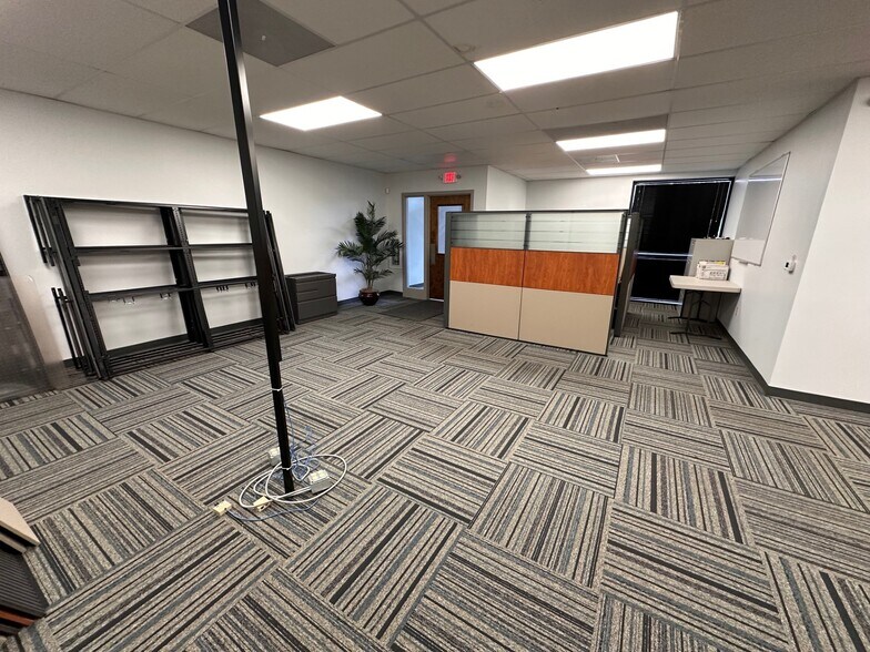 More Photos Of 805 Estelle Dr, Lancaster Office For Lease