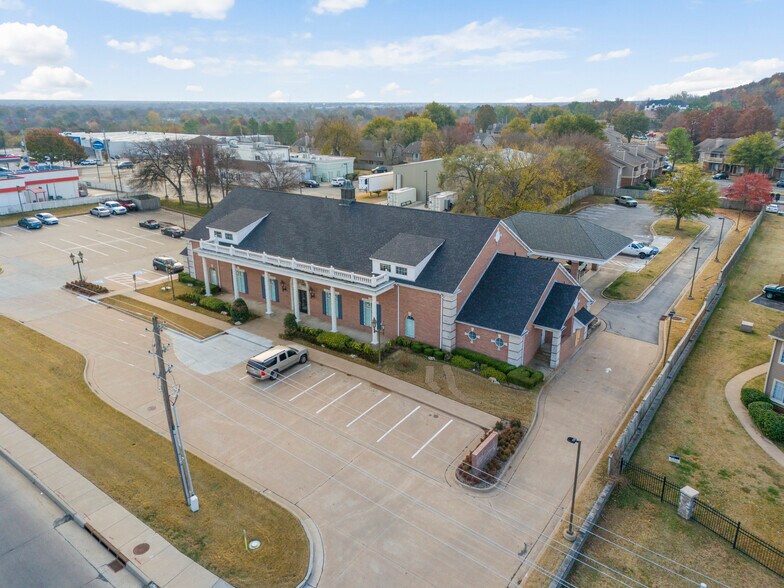 More Photos Of 6130 E 81st St, Tulsa Office For Lease