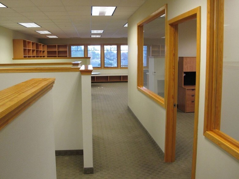 More Photos Of 525 SW Umatilla St, Redmond Office For Sale