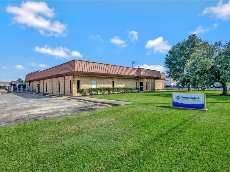 Primary Photo Of 202 N Angelina Ave, Lufkin Office For Sale