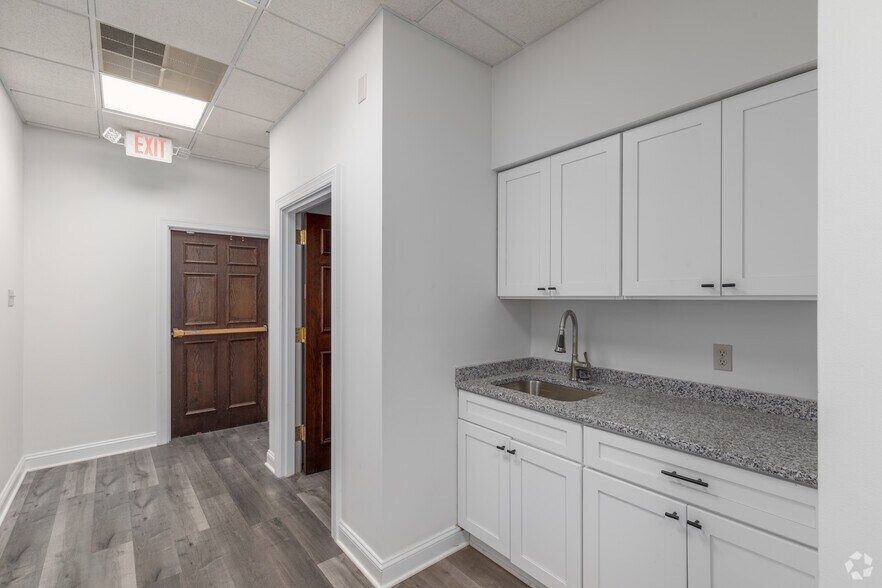 More Photos Of 17 E Market St, York Coworking Space