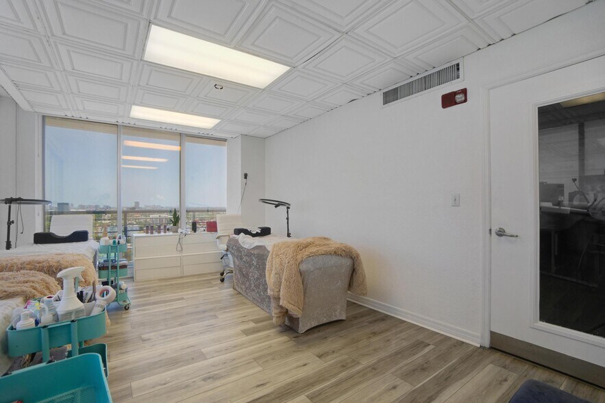 More Photos Of 1720 Harrison St, Hollywood Office Residential For Lease