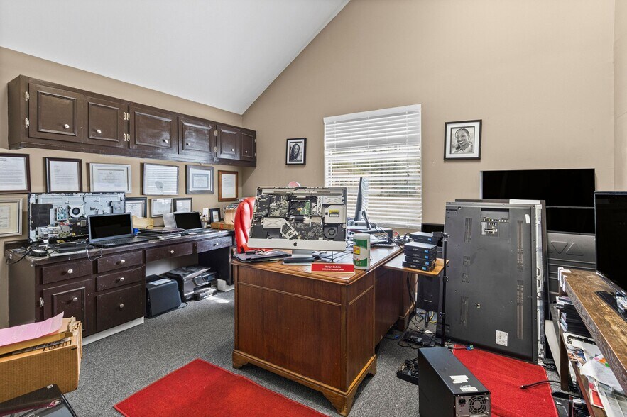 More Photos Of 3512 Godwin Ct, Mobile Medical For Sale