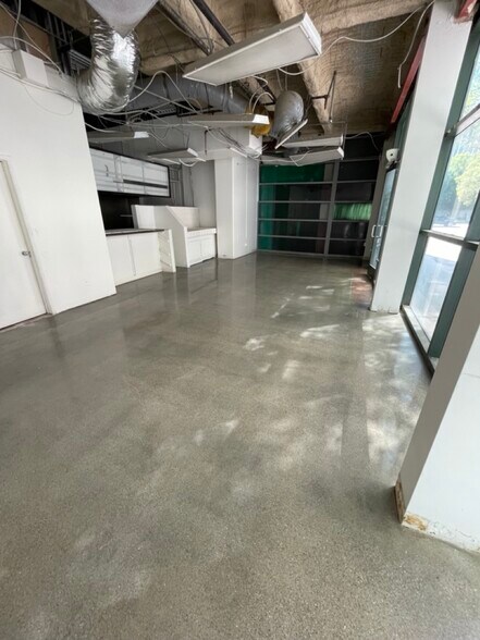 More Photos Of 131-195 W Center Street Promenade, Anaheim Unknown For Lease