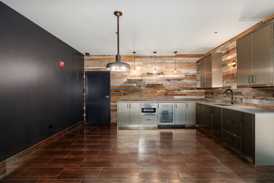 More Photos Of 1180-1198 Heather Dr, Lake Zurich Warehouse For Sale