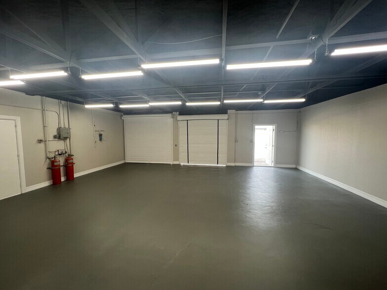 More Photos Of 1880 Elsa St, Naples Warehouse For Sale
