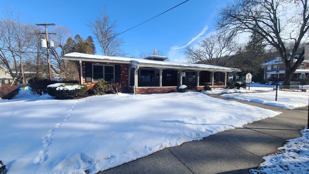 Primary Photo Of 410 Park Ave, Stroudsburg Medical For Sale