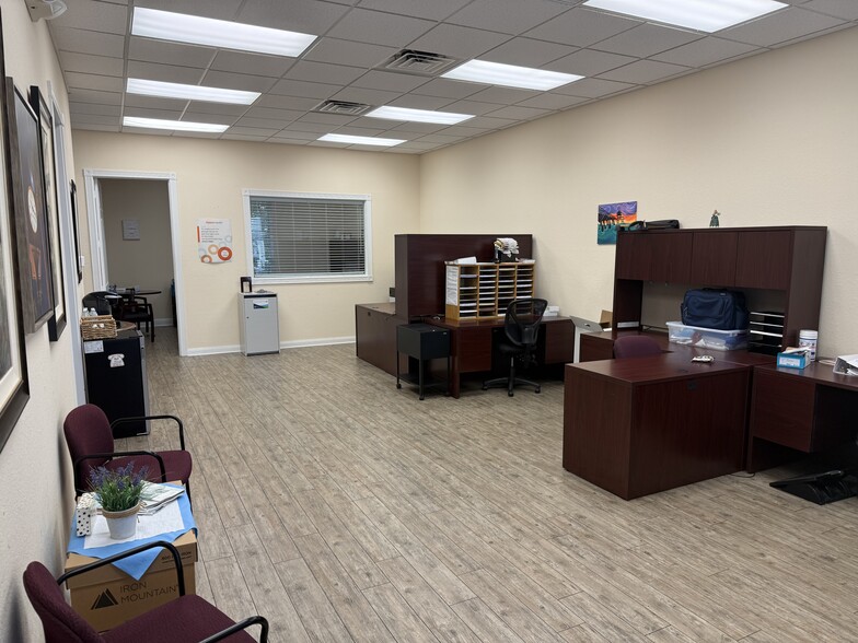 More Photos Of 3459 Pine Ridge Rd, Naples Office For Lease