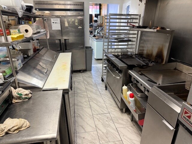 More Photos Of 6740 Reseda Blvd, Reseda Storefront For Lease