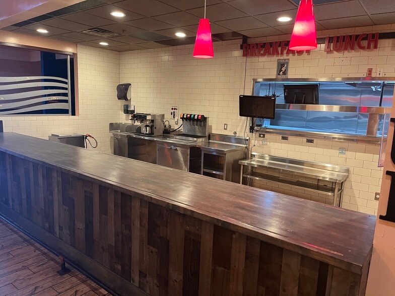 More Photos Of 7065 Winchester Rd, Memphis Restaurant For Lease