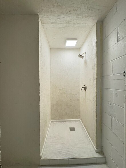 More Photos Of 166A 22nd St, Brooklyn Storefront Retail Office For Lease