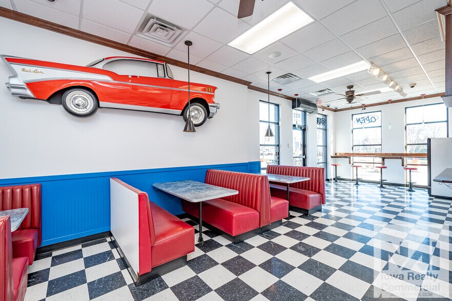 More Photos Of 955 29th Ave, Marion General Retail For Lease