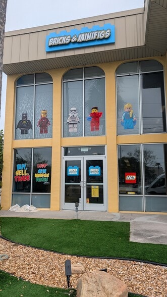 More Photos Of 2775 Tyrone Blvd N, Saint Petersburg General Retail For Lease