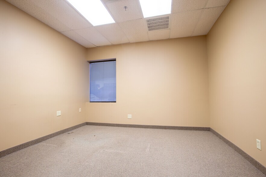More Photos Of 1022 S Greenville Ave, Allen Unknown For Lease