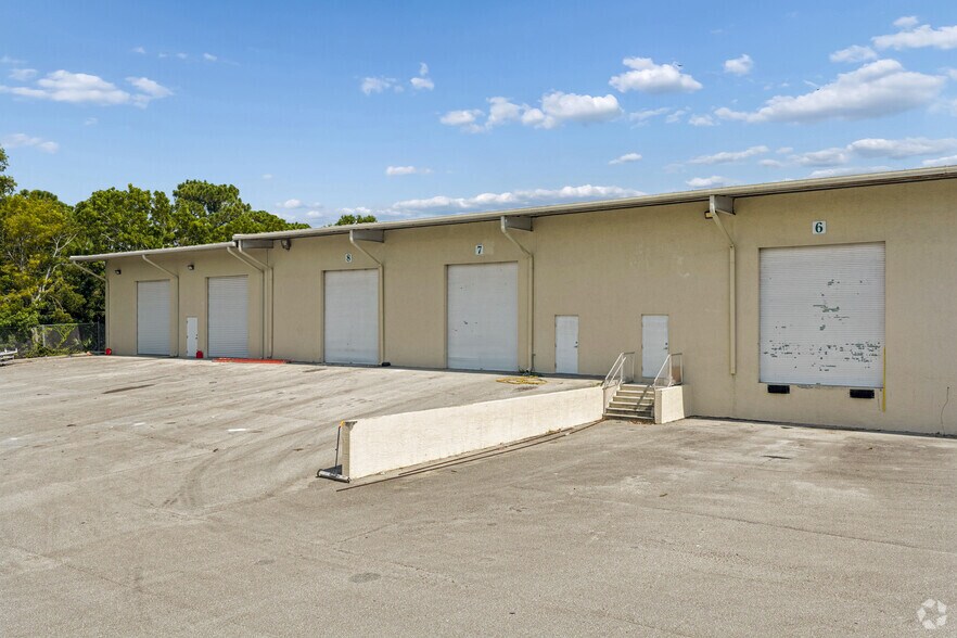 More Photos Of 740 NW Enterprise Dr, Port Saint Lucie Manufacturing For Lease