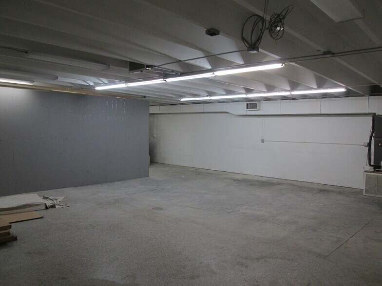 More Photos Of 100 W Burleigh Blvd, Tavares General Retail For Lease