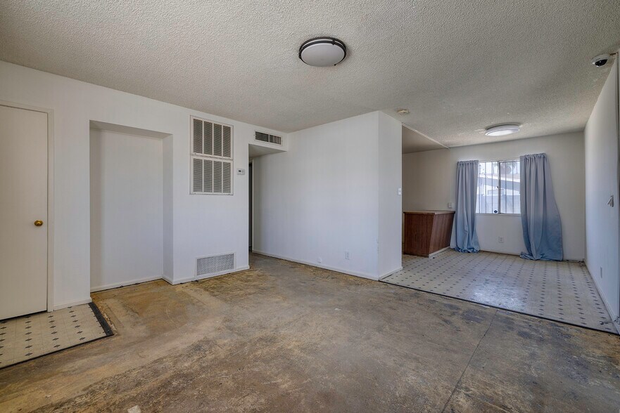 More Photos Of 5021 Alta Dr, Las Vegas Office Residential For Sale