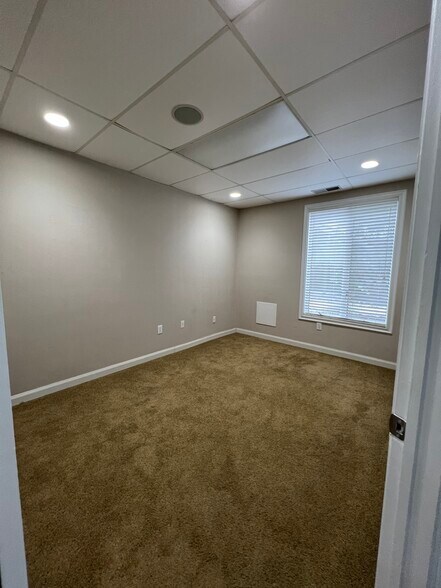 More Photos Of 1060-1064 Laskin Rd, Virginia Beach Office For Sale