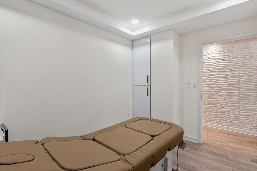 More Photos Of 7601 Lewinsville Rd, McLean Medical For Sale