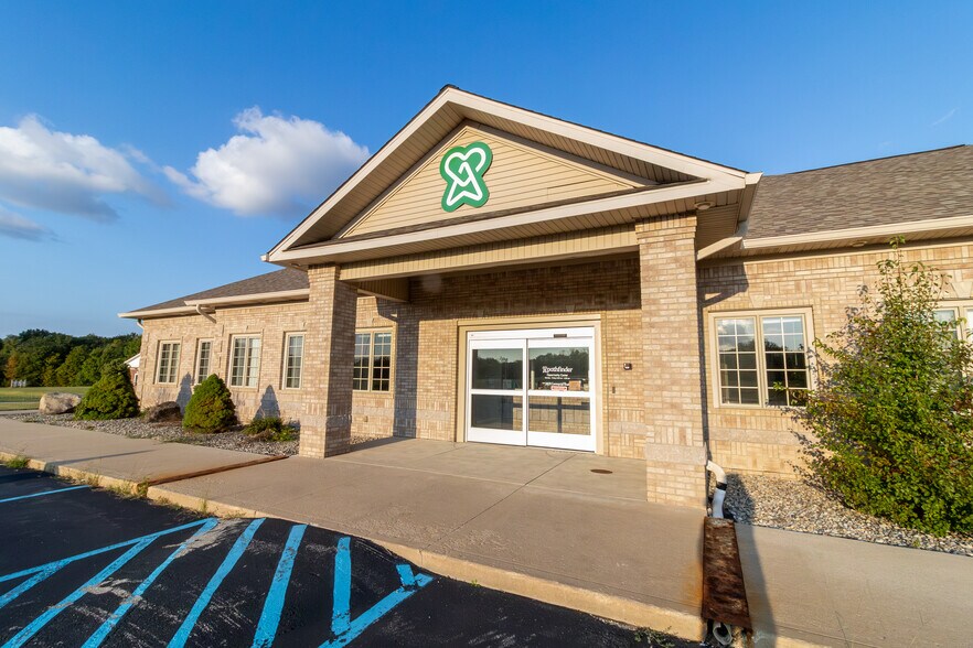 More Photos Of 2809 Commercial Rd, Huntington Office For Sale