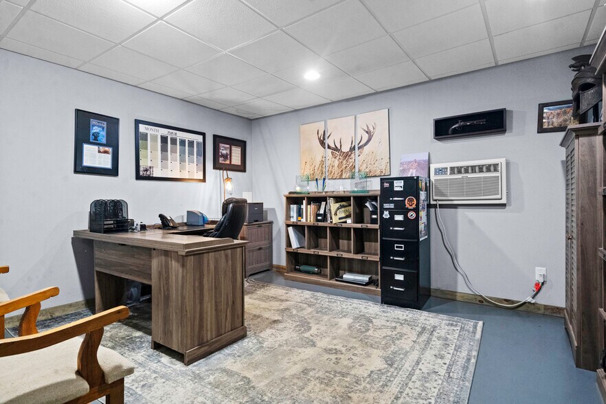 More Photos Of 11155 Hubbard Rd, Kansas City Flex For Sale