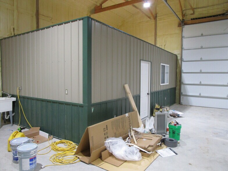 More Photos Of 365 Airlinks Dr, Garden City Industrial For Sale