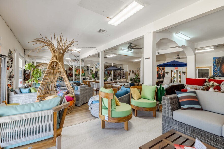 More Photos Of 1950 N Panam Expy, San Antonio Freestanding For Sale