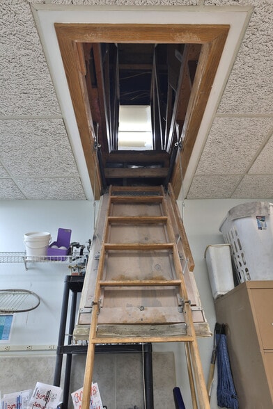 More Photos Of 2425 Deewood Dr, Columbus Medical For Sale