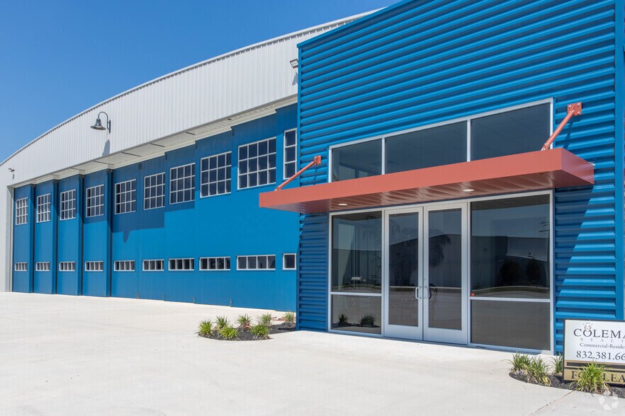 More Photos Of 10030 Airport Rd, Conroe Airplane Hangar For Sale