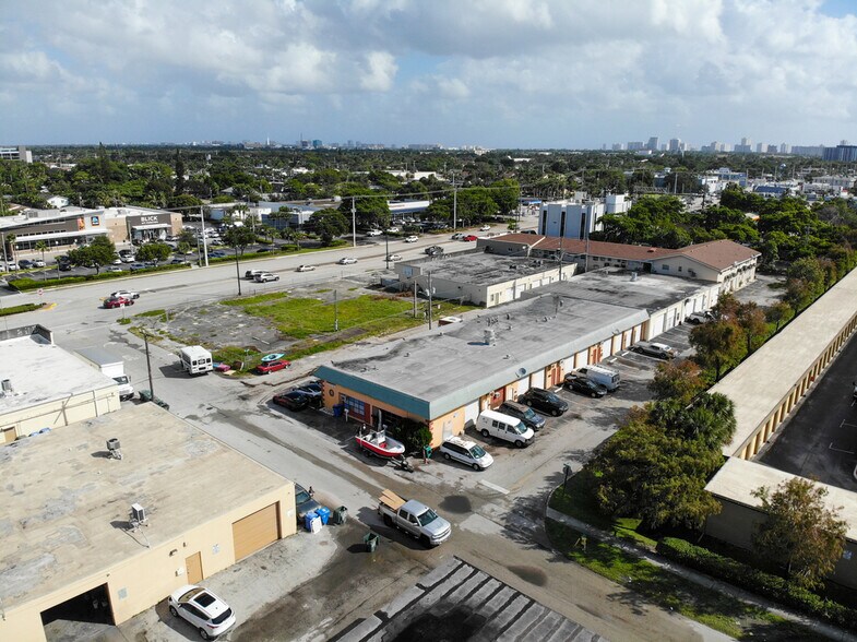 More Photos Of 901-915 NE 30th Ct, Oakland Park Warehouse For Lease