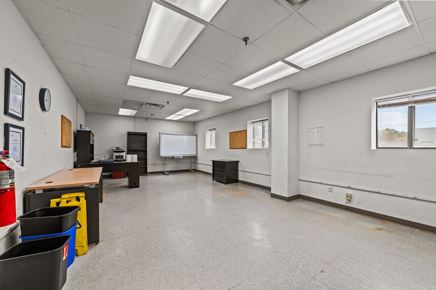 More Photos Of 2107 Black Creek Rd SE, Wilson Warehouse For Lease