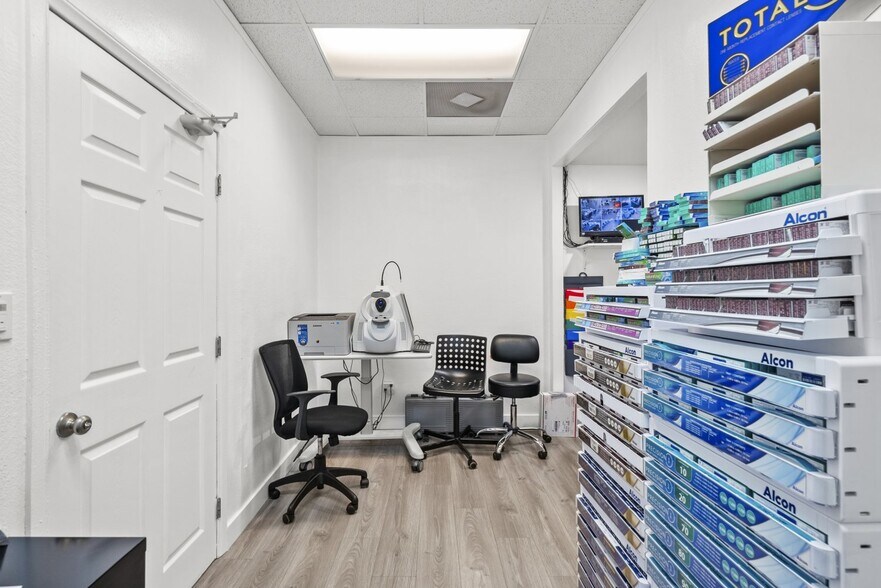 More Photos Of 516 W Lancaster Blvd, Lancaster Freestanding For Lease