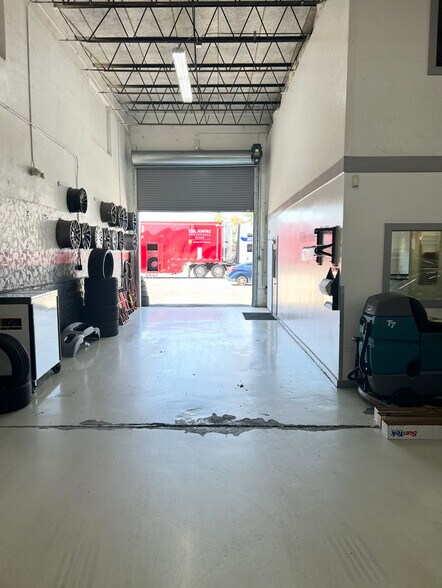 More Photos Of 208-220 NW 1st Ave, Hallandale Service For Lease