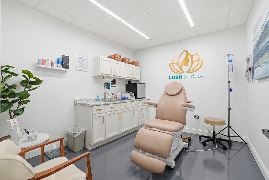 More Photos Of 116-118 S Water St, Wilmington Storefront Retail Office For Sale