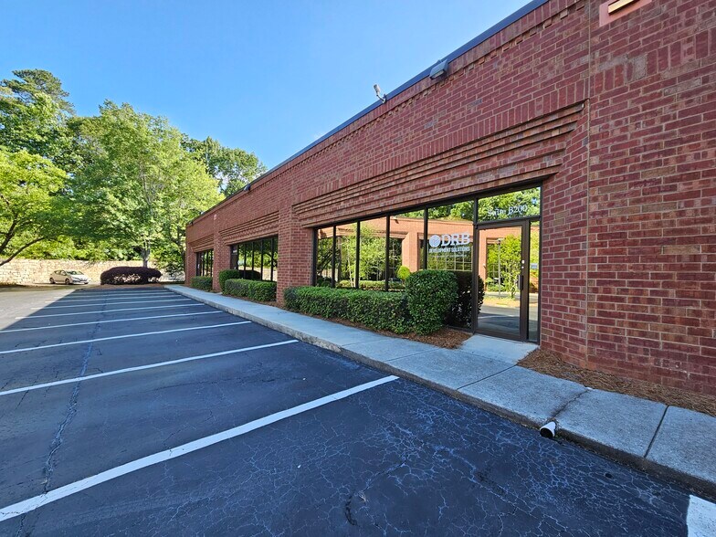 More Photos Of 6160 Peachtree Dunwoody Rd NE, Atlanta Loft Creative Space For Sale