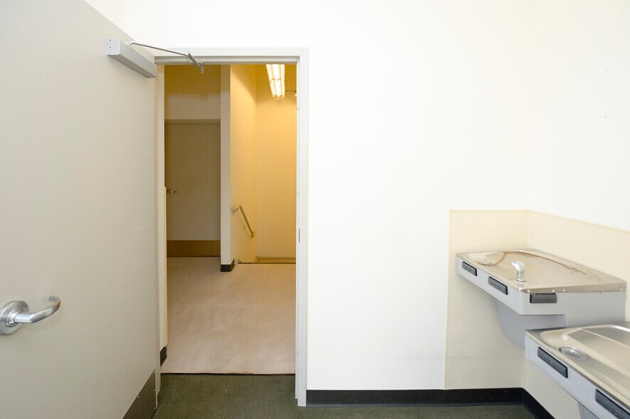 More Photos Of 222 E Ridgewood Ave, Ridgewood Freestanding For Lease