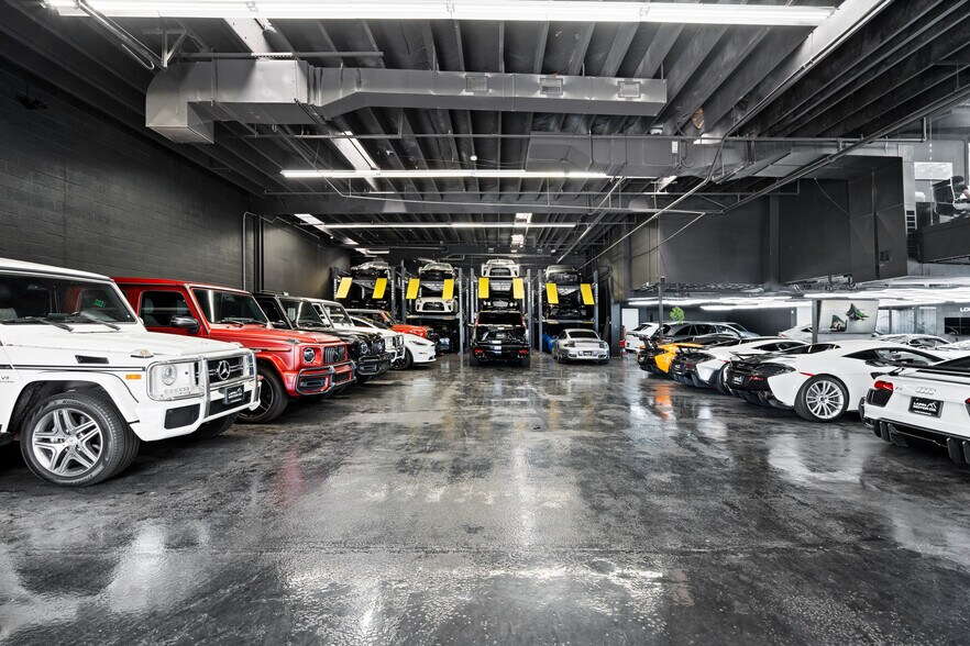 More Photos Of 14982 N 83rd Pl, Scottsdale Showroom For Sale