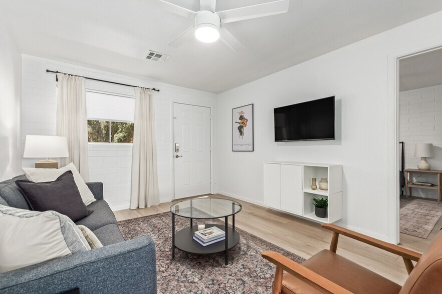 More Photos Of 4711 N 15th Ave, Phoenix Specialty For Sale