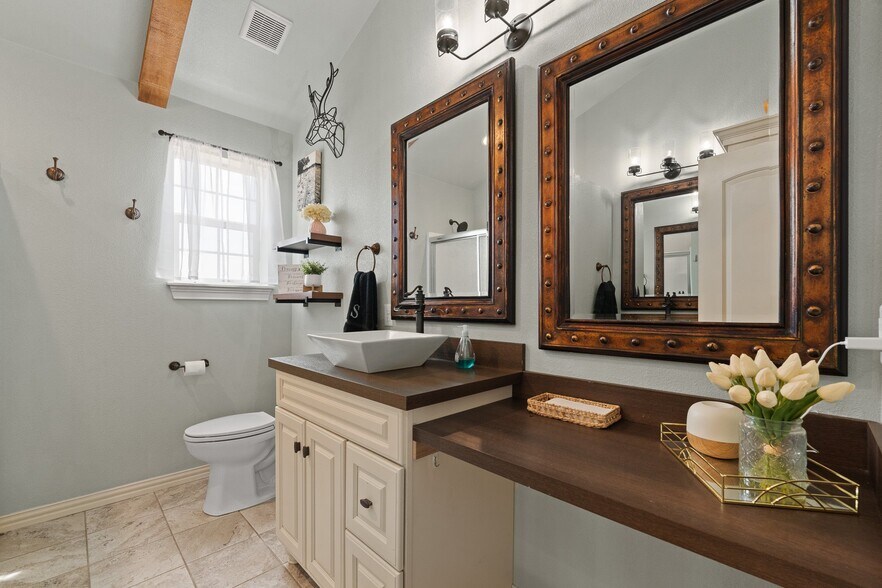 More Photos Of 3119 County Road 2730, Glen Rose Lodge Meeting Hall For Sale