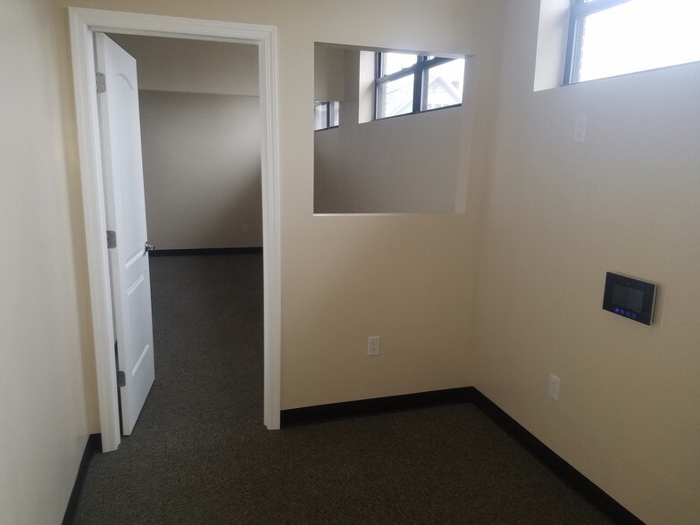 More Photos Of 828 Hempstead Tpke, Franklin Square Medical For Sale