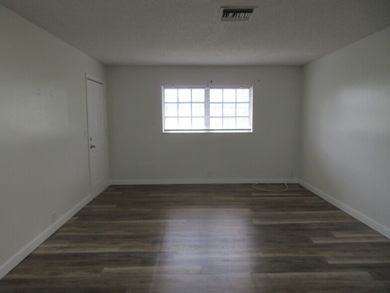 More Photos Of 4280 Woodside Dr, Coral Springs Apartments For Sale